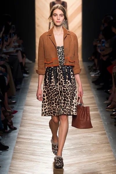 Look 8